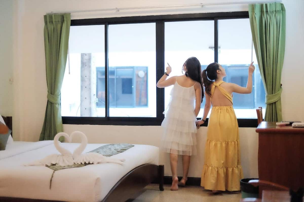 minibar, desk, iron/ironing board, rollaway beds