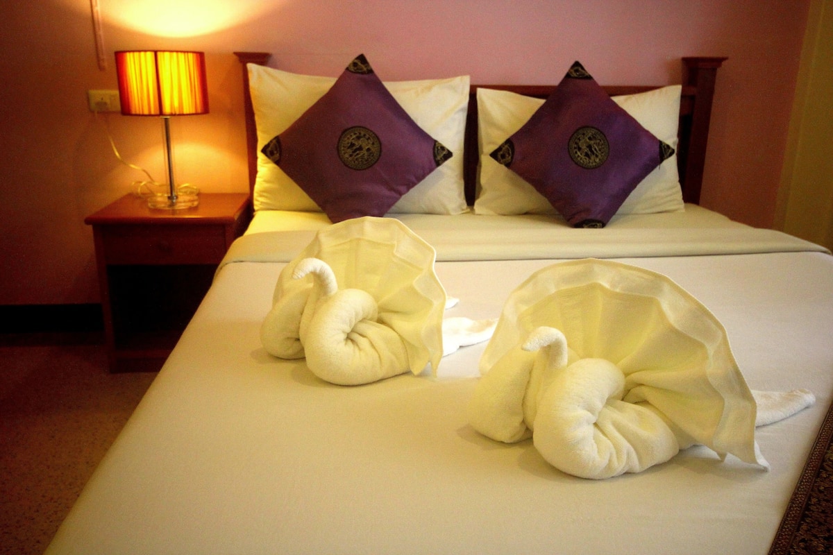 standard double bed  | minibar, desk, iron/ironing board, rollaway beds