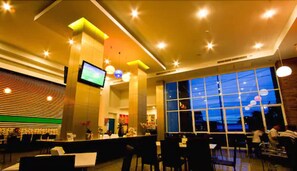 Breakfast, lunch, dinner served; Thai cuisine 