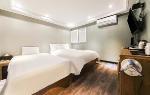 트윈룸 | 고급 침구, 오리/거위털 이불, 각각 다르게 가구 비치, 책상