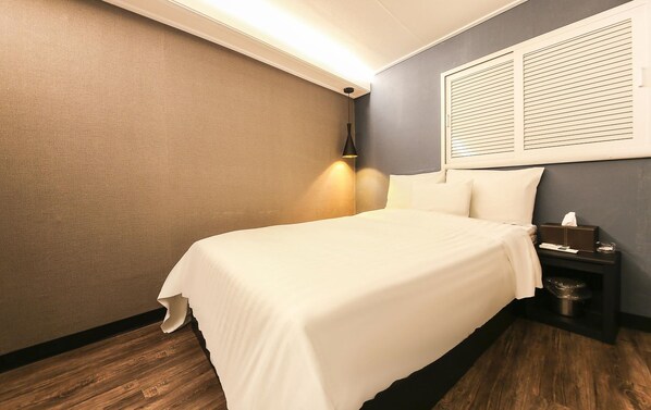 Premium bedding, down duvets, individually furnished, desk