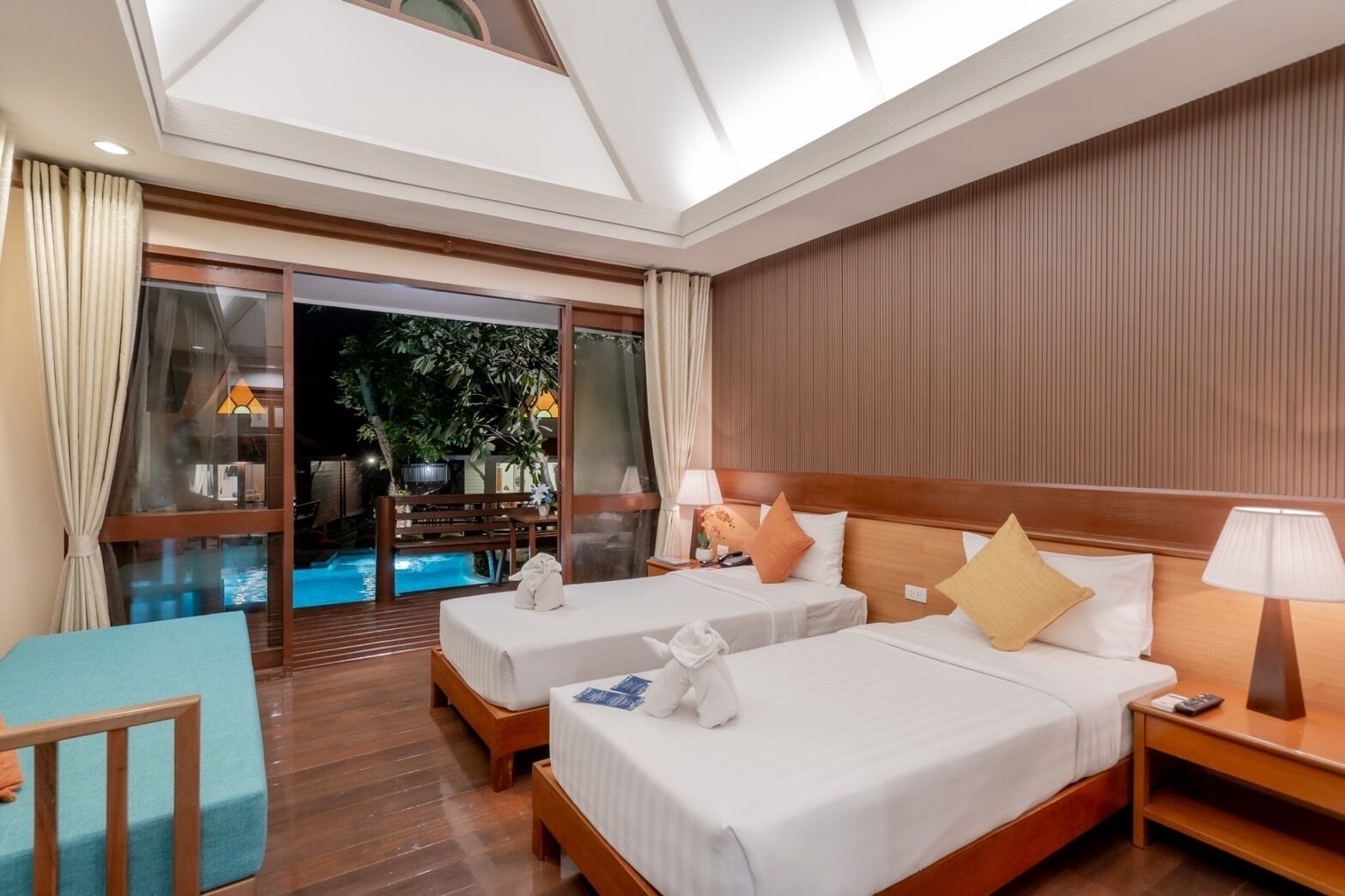 deluxe twin room | terrace/patio