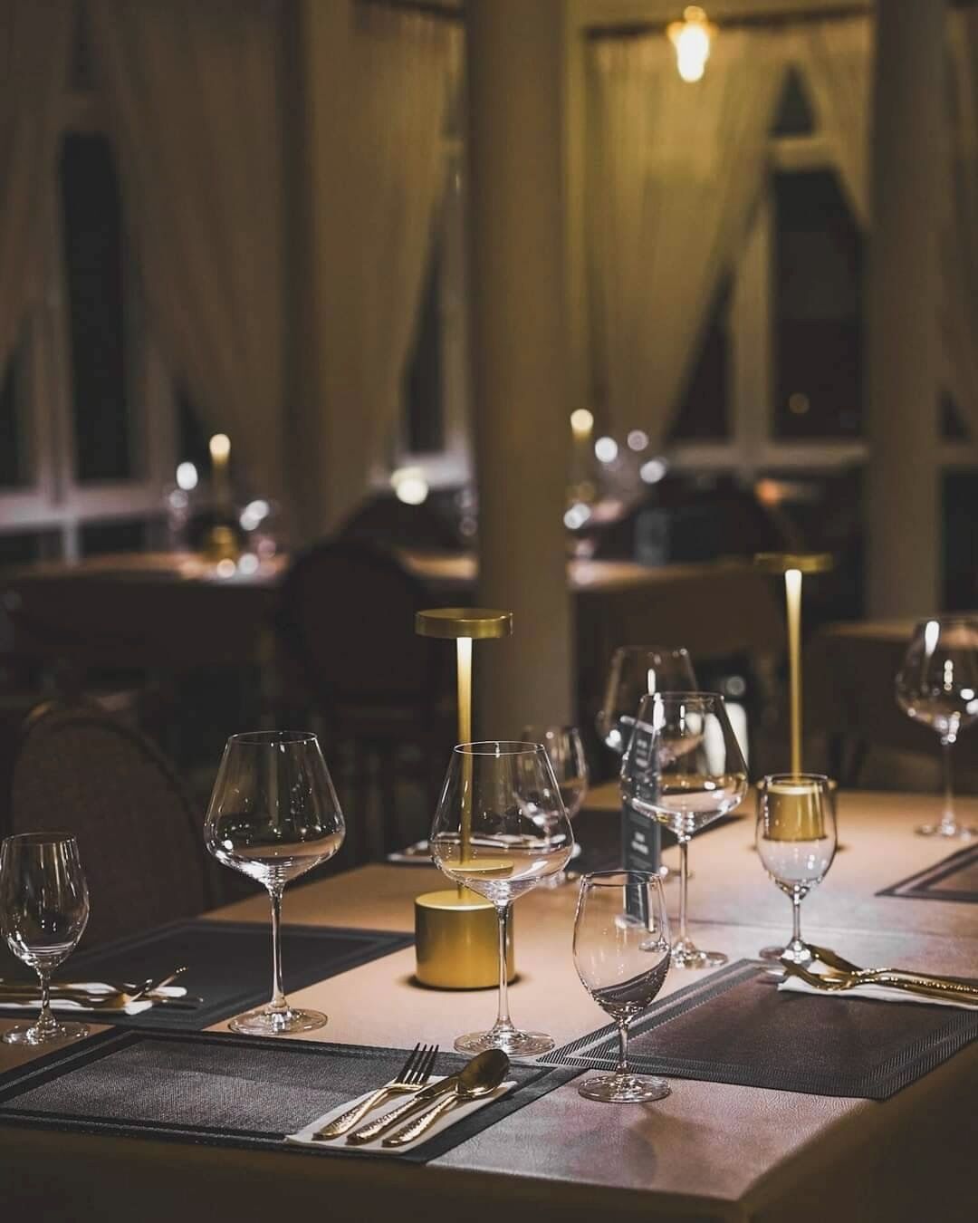 Phục vụ bữa sáng, bữa trưa, bữa tối, món Thái 