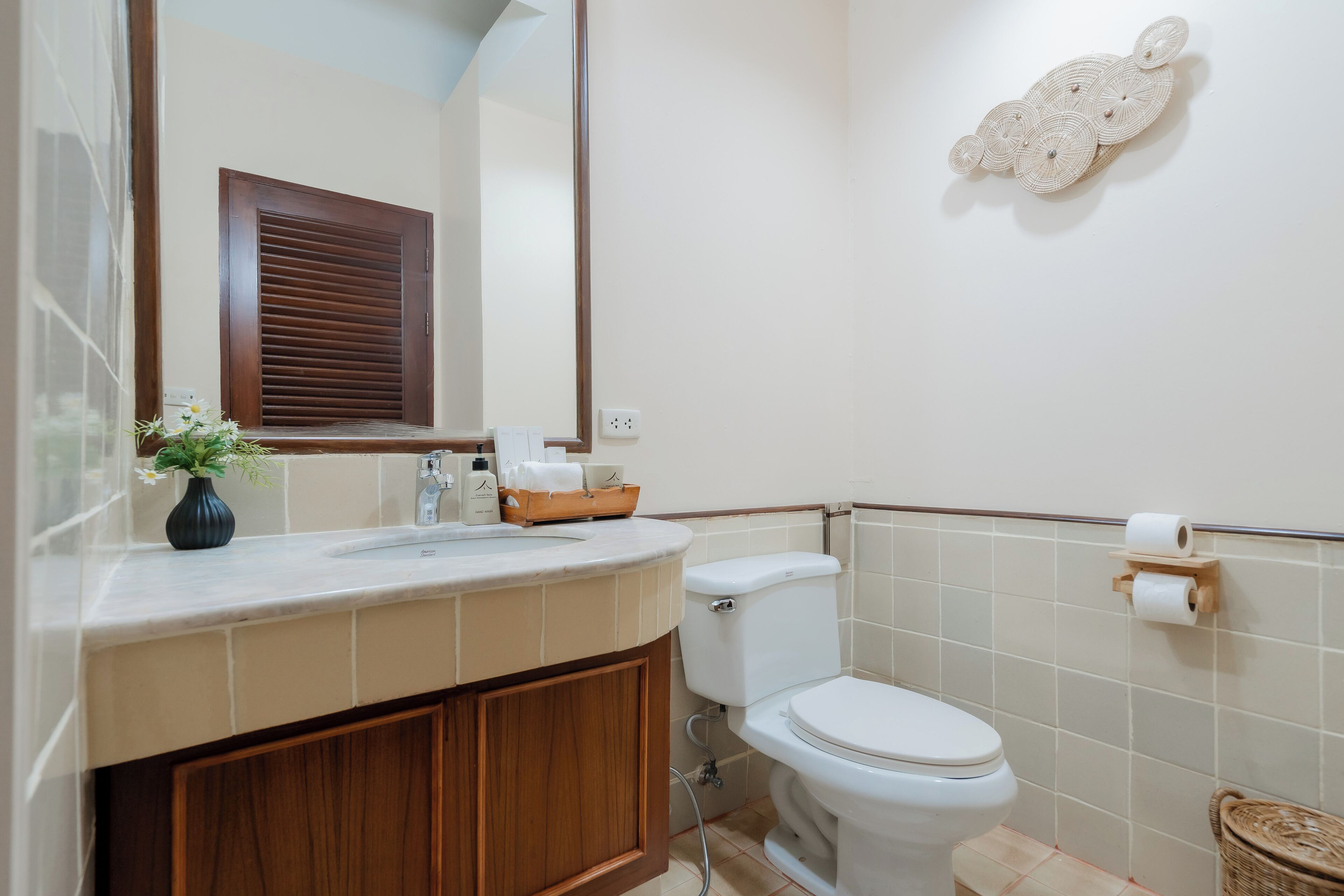 shower, free toiletries, hair dryer, slippers