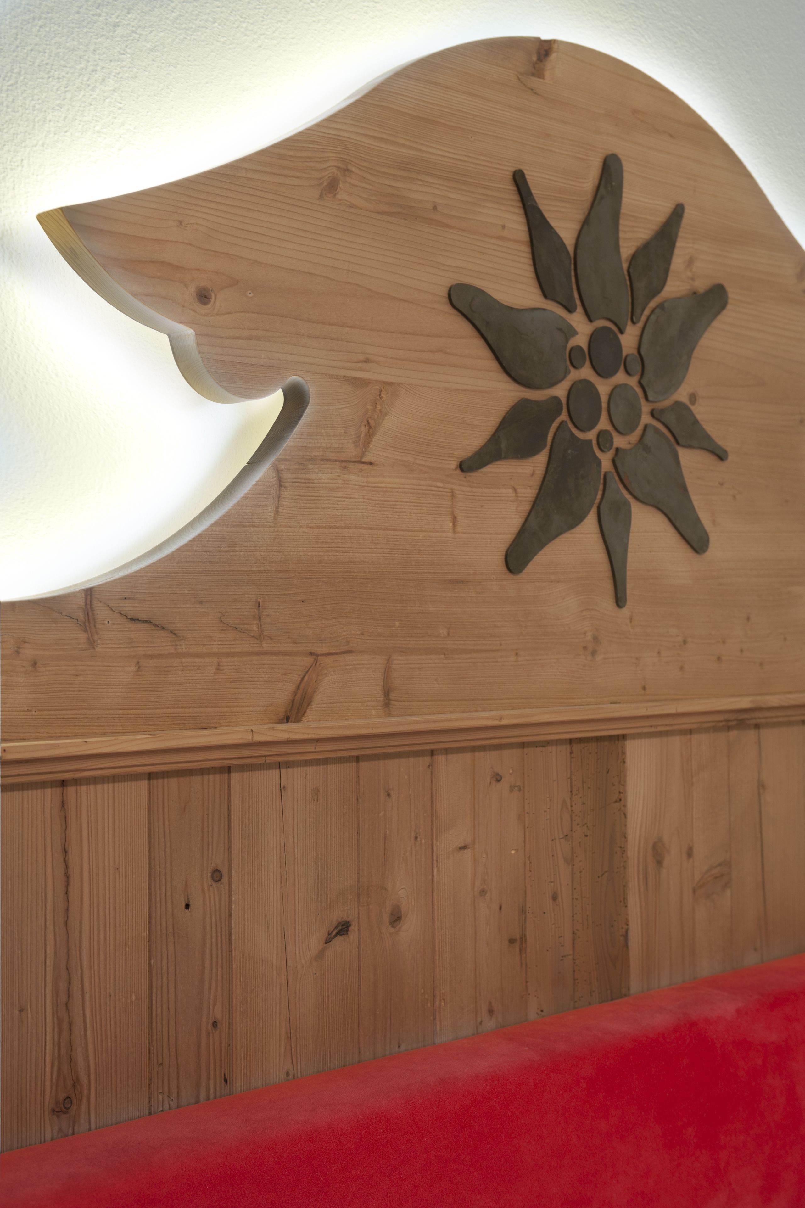 classic single room | 1 bedroom, minibar, in-room safe, laptop workspace