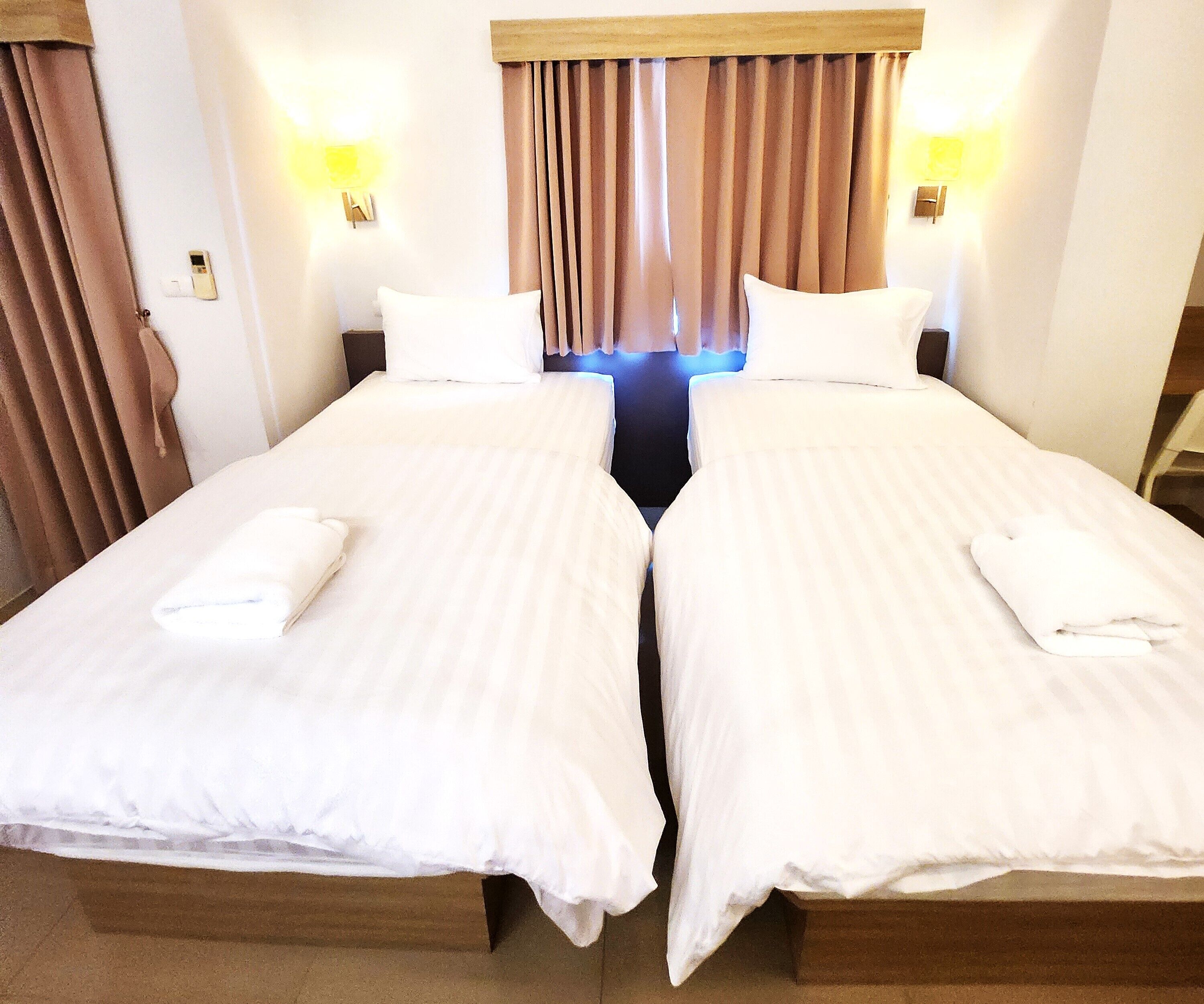 standard twin tower1 | free wifi, bed sheets