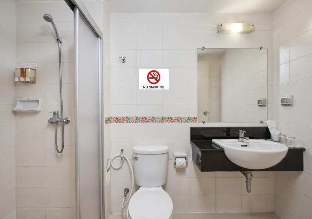 superior twin tower1 | bathroom | shower, free toiletries, hair dryer, bidet