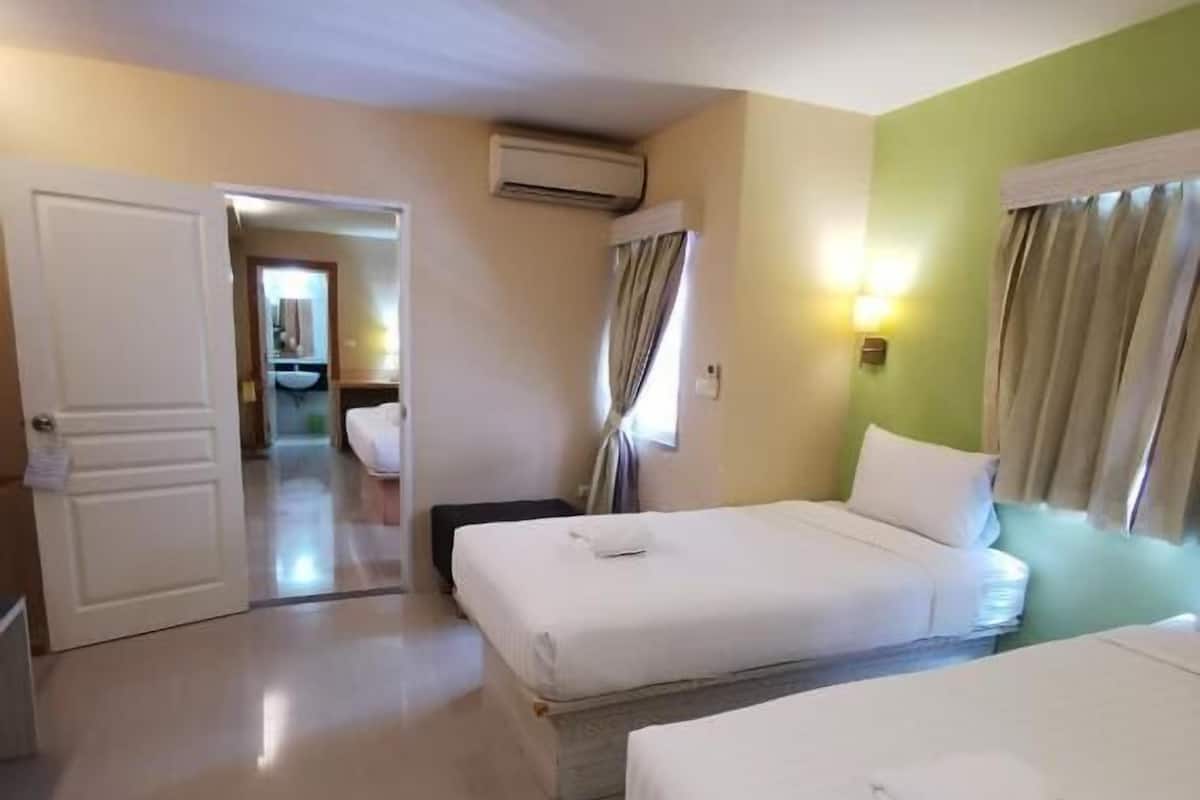 STANDARD FAMILY ROOM | Free WiFi, bed sheets