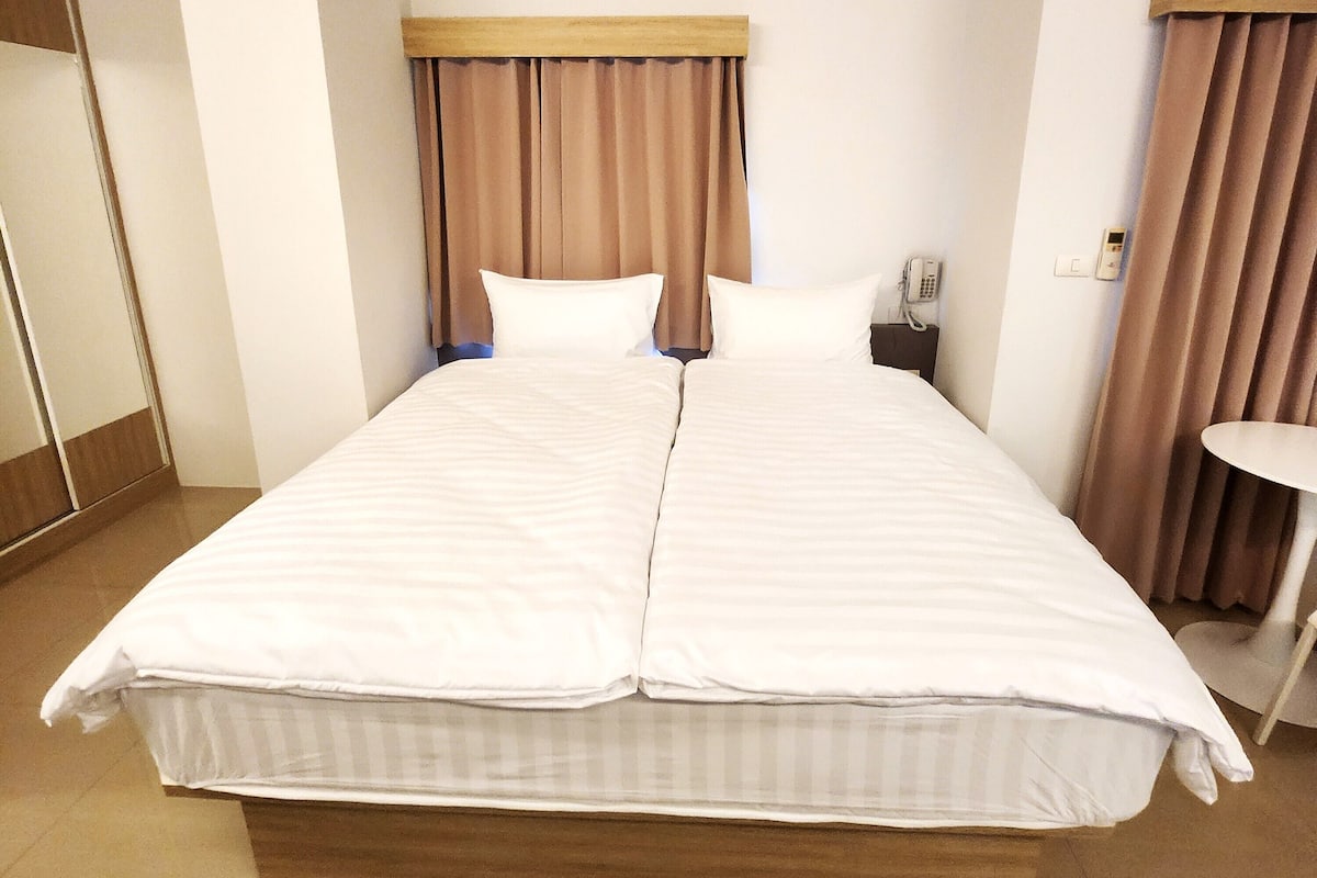 Standard Double Tower1 | Wifi gratis y ropa de cama