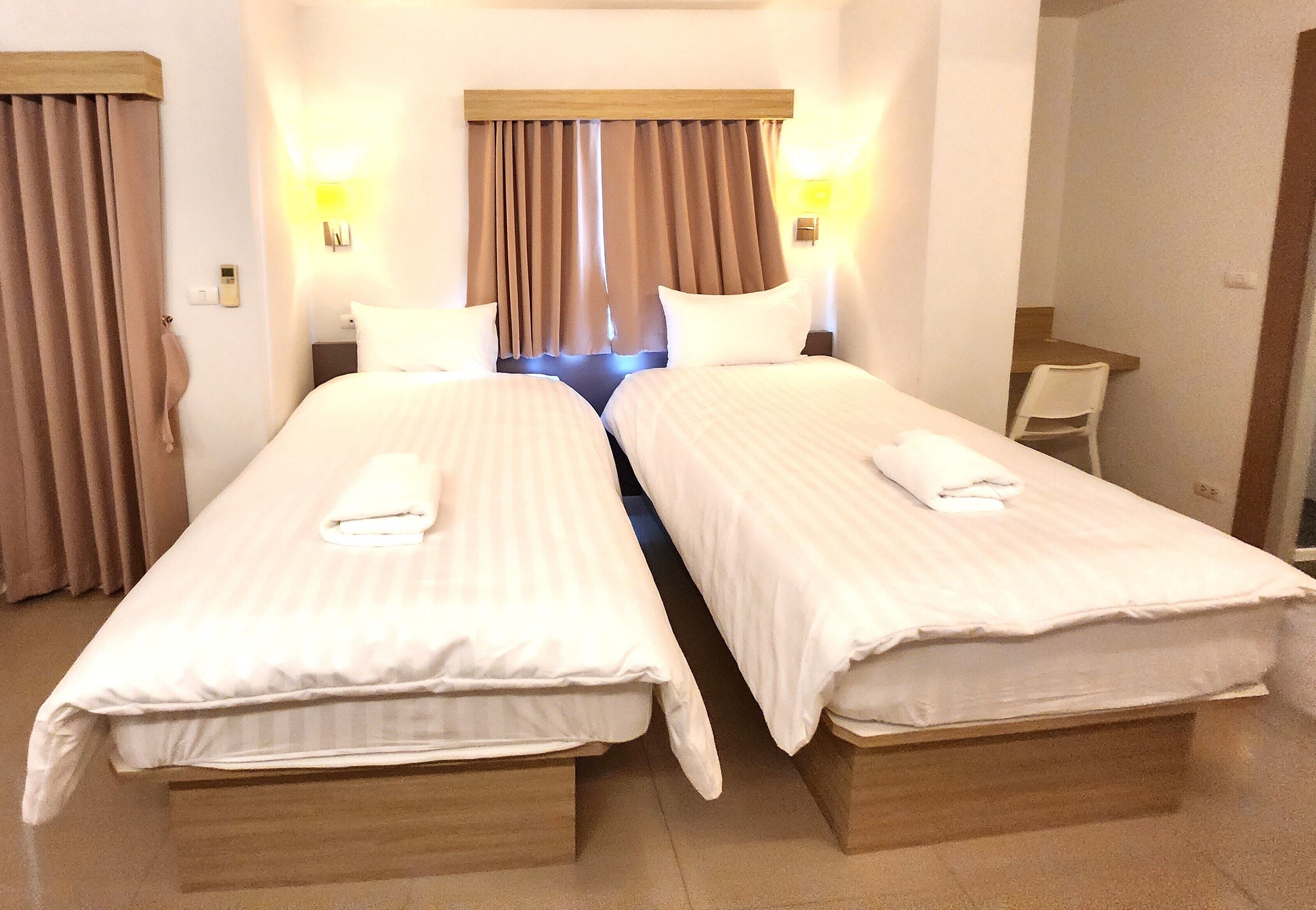 standard twin tower1 | free wifi, bed sheets