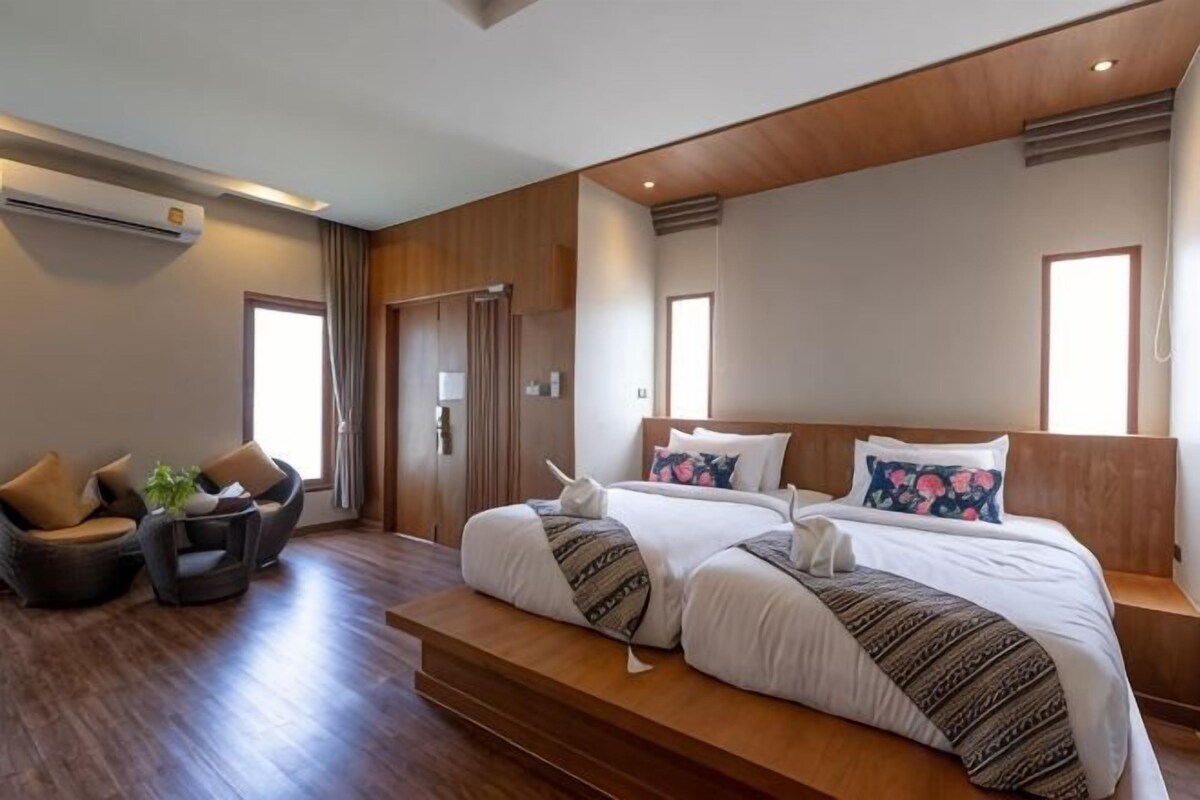 Premium bedding, minibar, in-room safe, desk