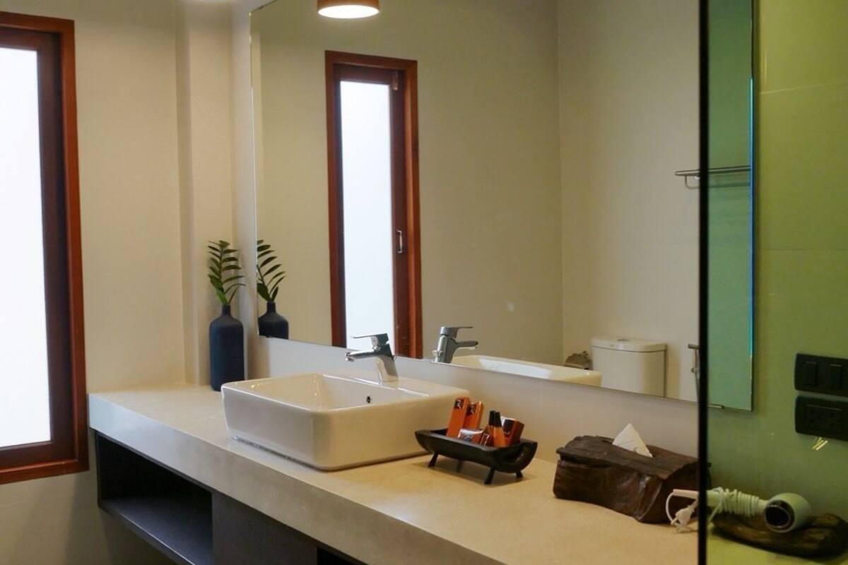 deluxe jacuzzi villa | bathroom | free toiletries, hair dryer, slippers, towels