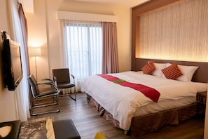 Down comforters, pillowtop beds, in-room safe, desk - Lishiuan International Hotel (Hualien City)