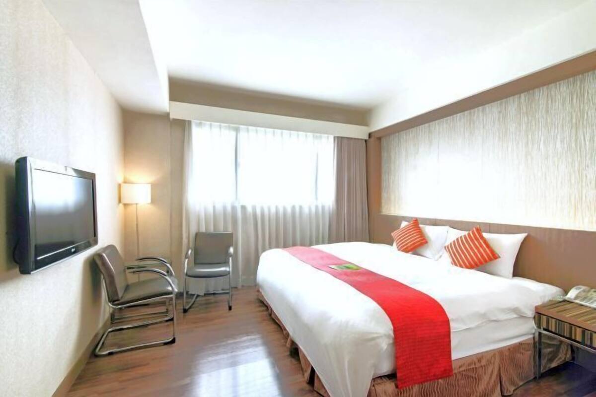 Selimut bulu angsa, bantalan ekstra lembut, brankas, dan meja kerja