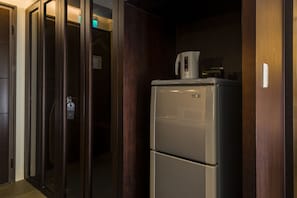 電冰箱、微波爐、咖啡機/沖茶器、電熱水壺