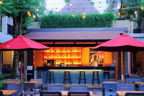 Bar à beira da piscina