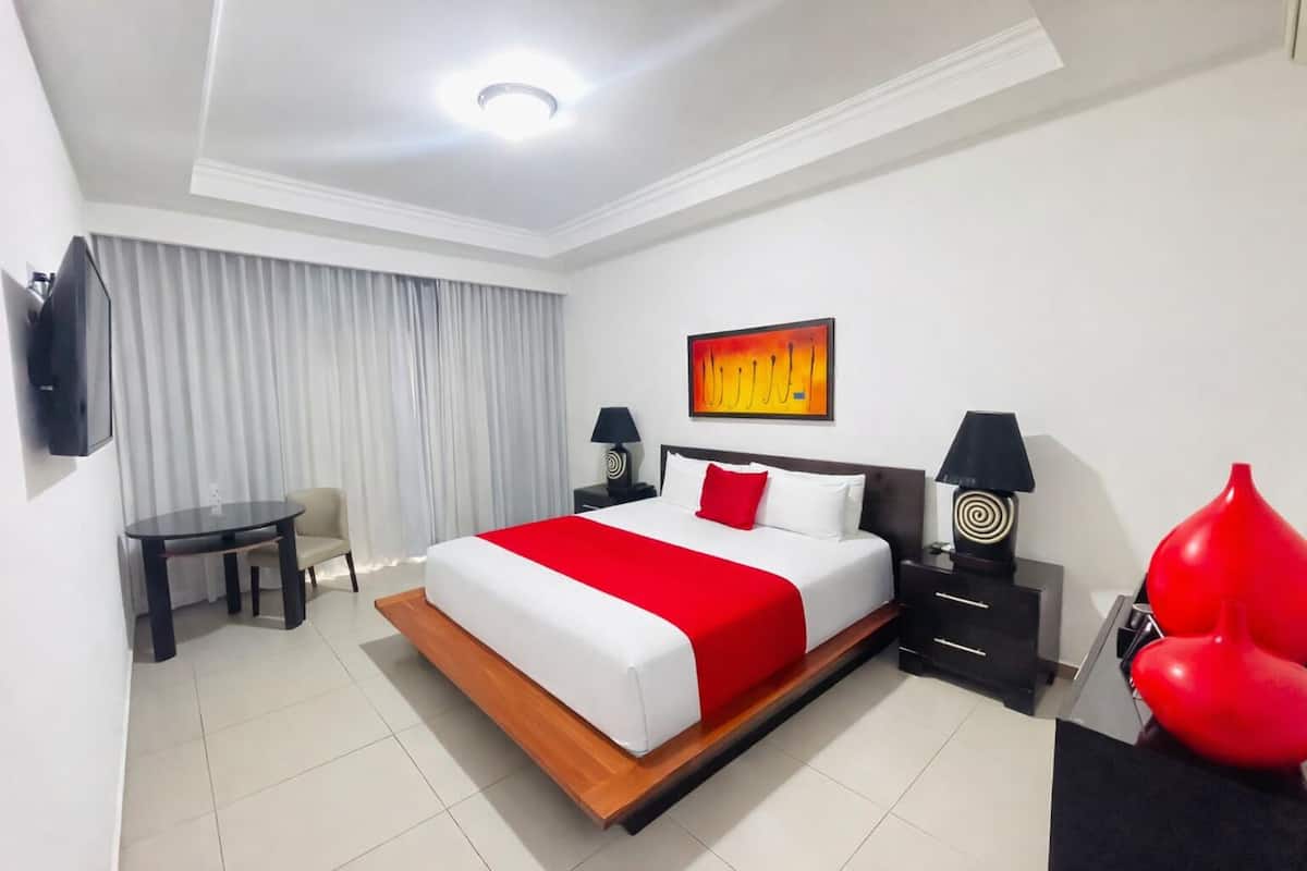 Basic-værelse - 1 queensize-seng | Premium-sengetøj, dundyner, pengeskab på værelset, individuelt design