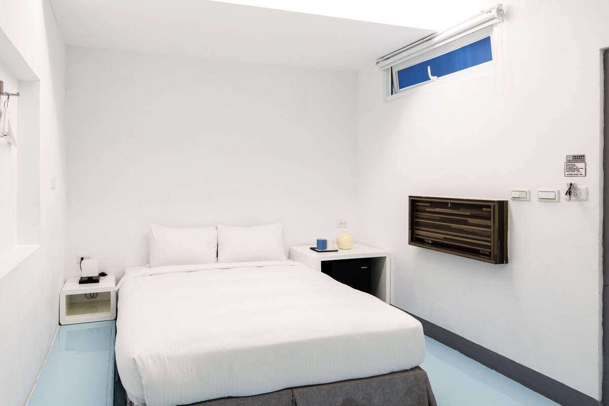 Superior Room, No Windows (Check-in before 5PM only) | Premium bedding, down comforters, individually decorated