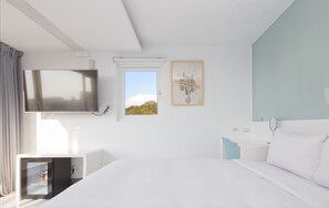 Deluxe Room, 1 Double Bed | Premium bedding, down comforters, individually decorated