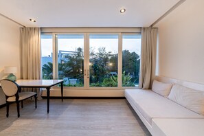 1 bedroom, in-room safe, desk, laptop workspace