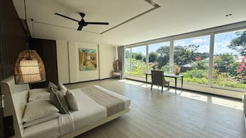 1 quarto, cofres nos quartos, escrivaninha