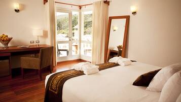 Suite | Minibar, coffres-forts dans les chambres, bureau, Wi-Fi gratuit