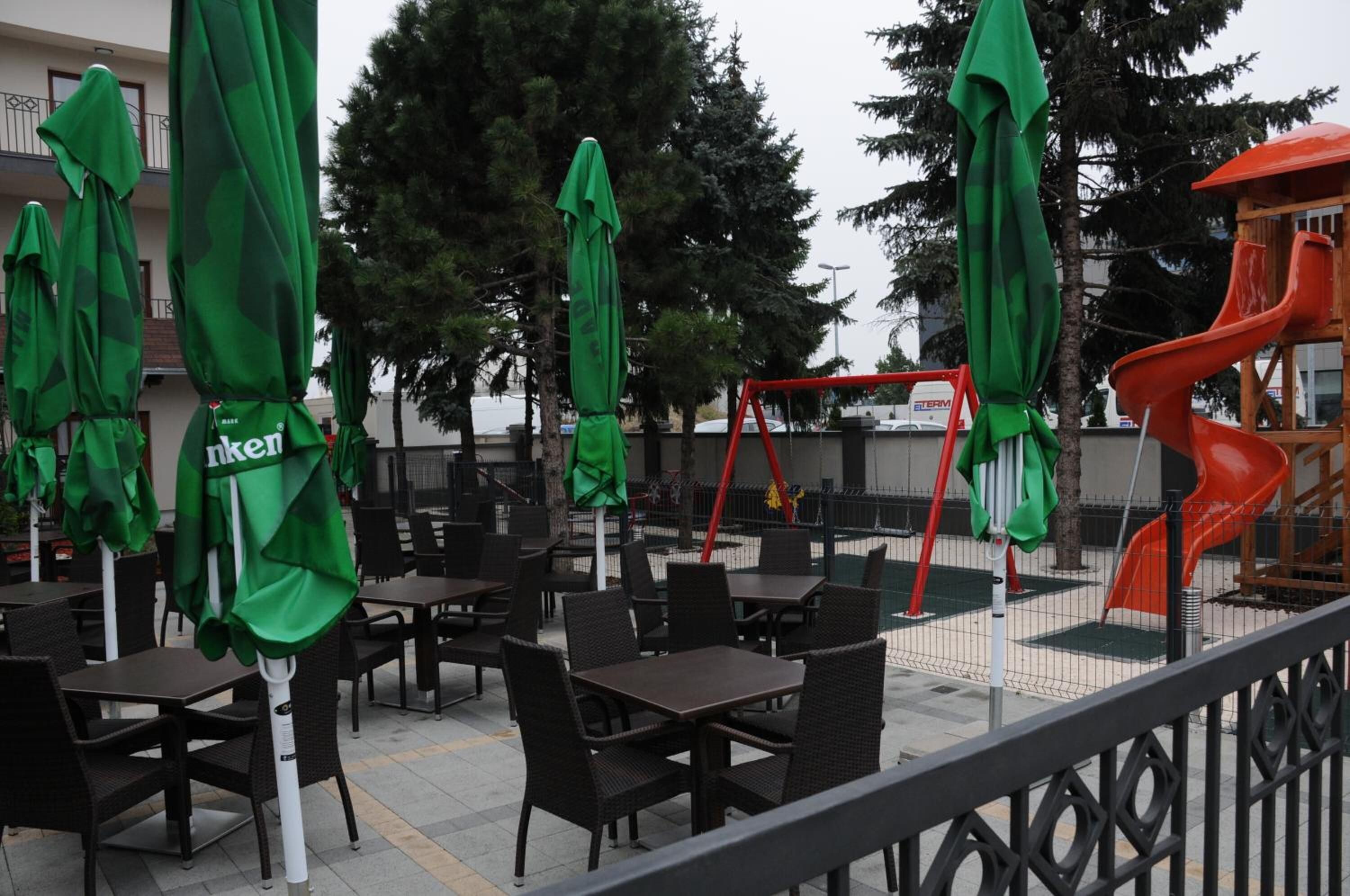 breakfast, lunch and dinner served