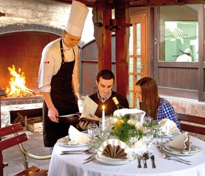 Breakfast, lunch and dinner served - Hotel Calypso (Zagreb)