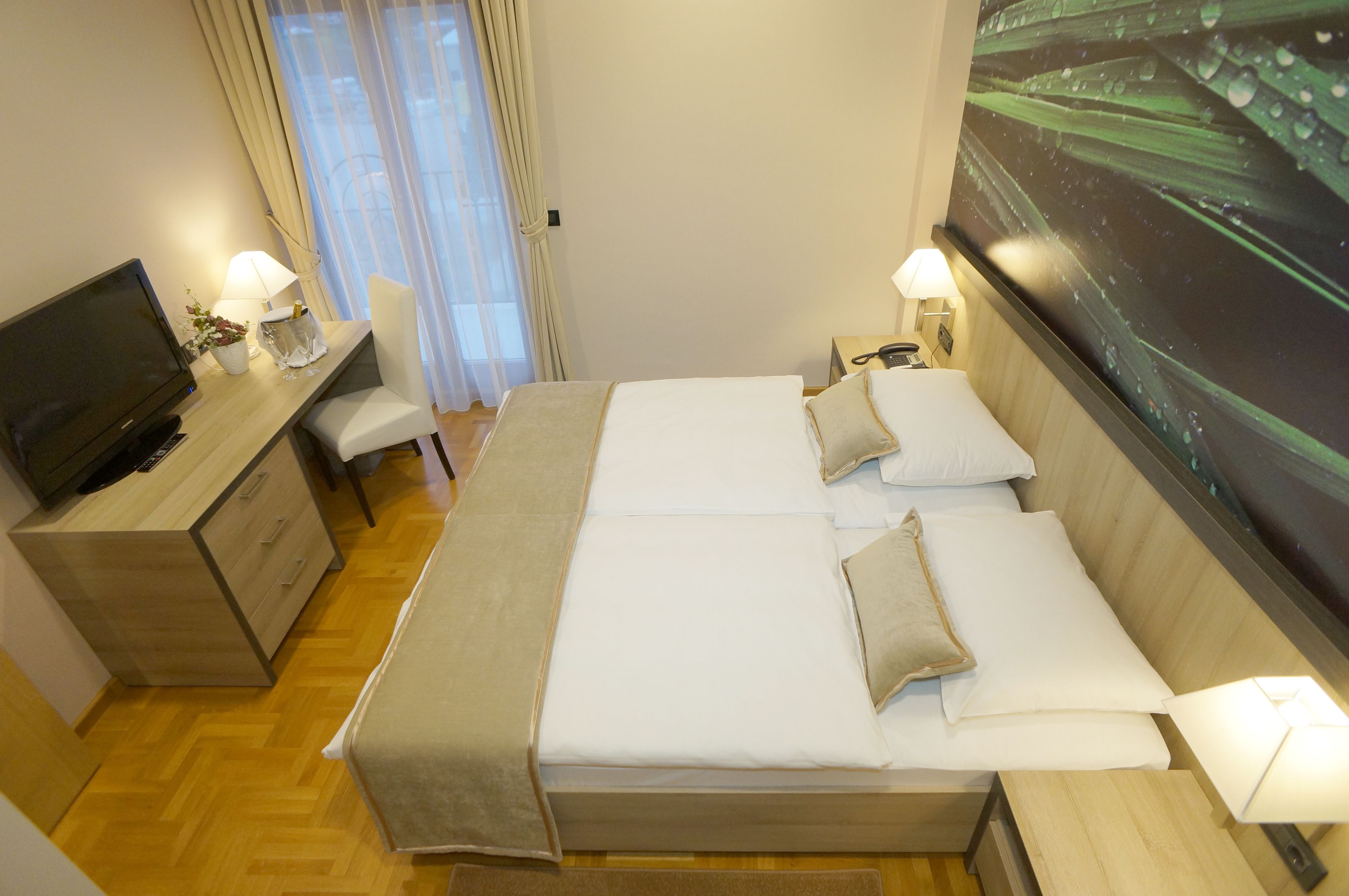 standard double or twin room | 1 bedroom, minibar, in-room safe, desk