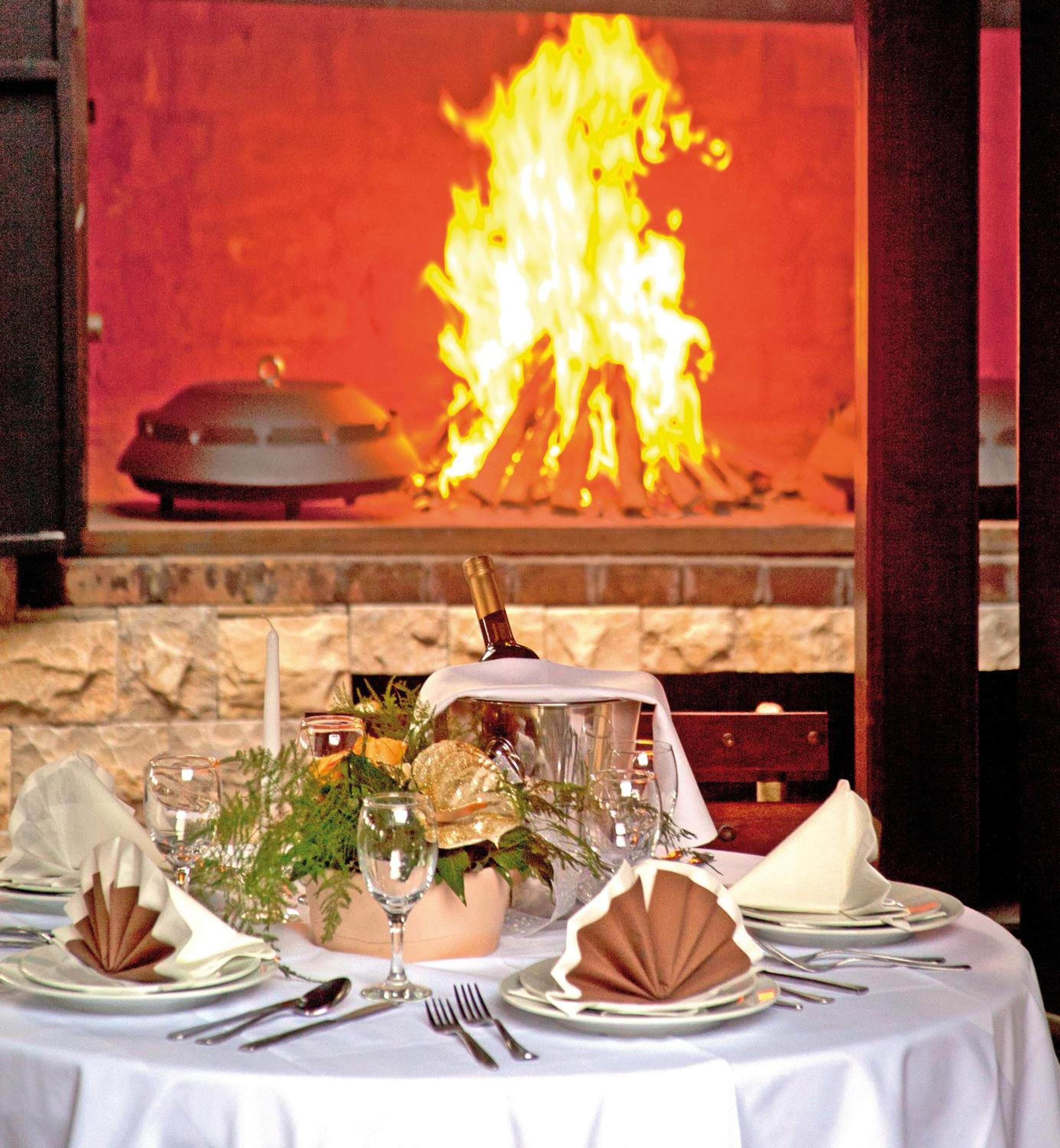 breakfast, lunch and dinner served