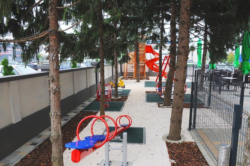 children’s play area – outdoor