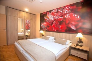 Minibar, in-room safe, desk, iron/ironing board