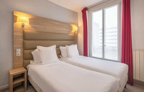 Kahden hengen huone (kaksi sänkyä) | Tallelokero huoneessa, ilmainen Wi-Fi, vuodevaatteet