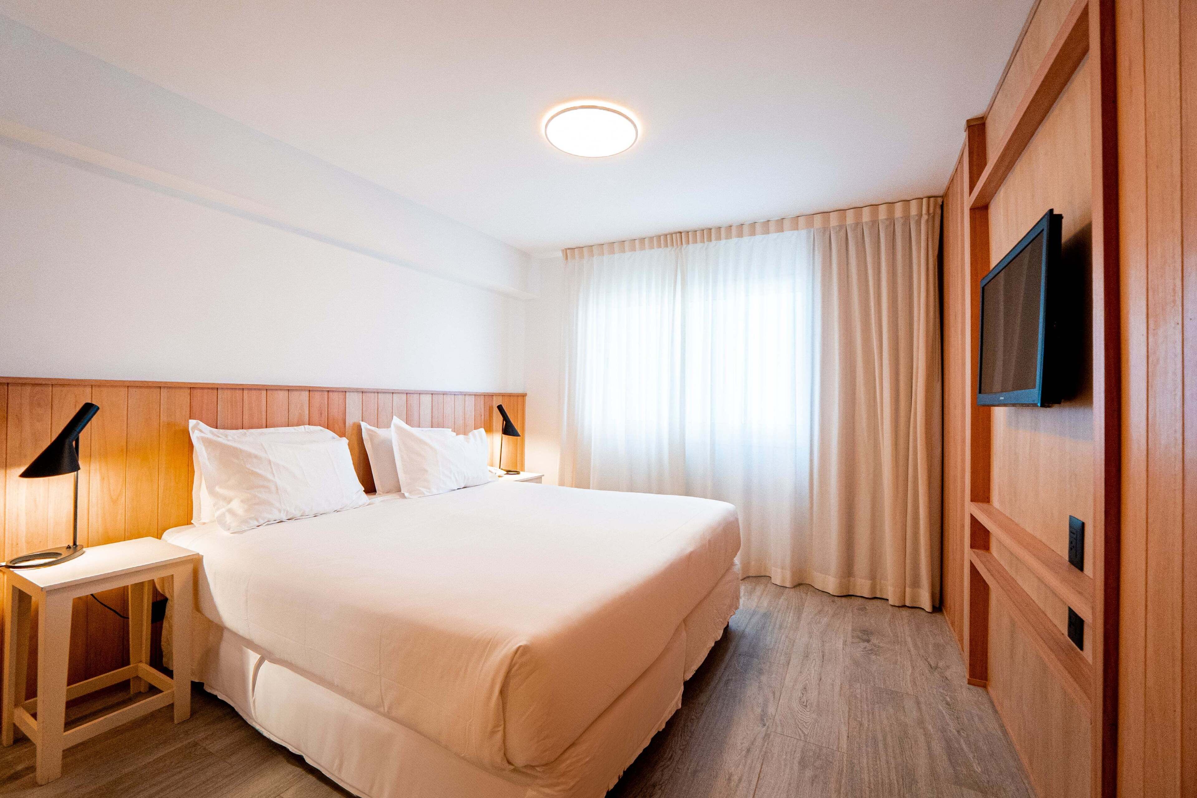 Suite | Premium bedding, minibar, in-room safe, blackout drapes