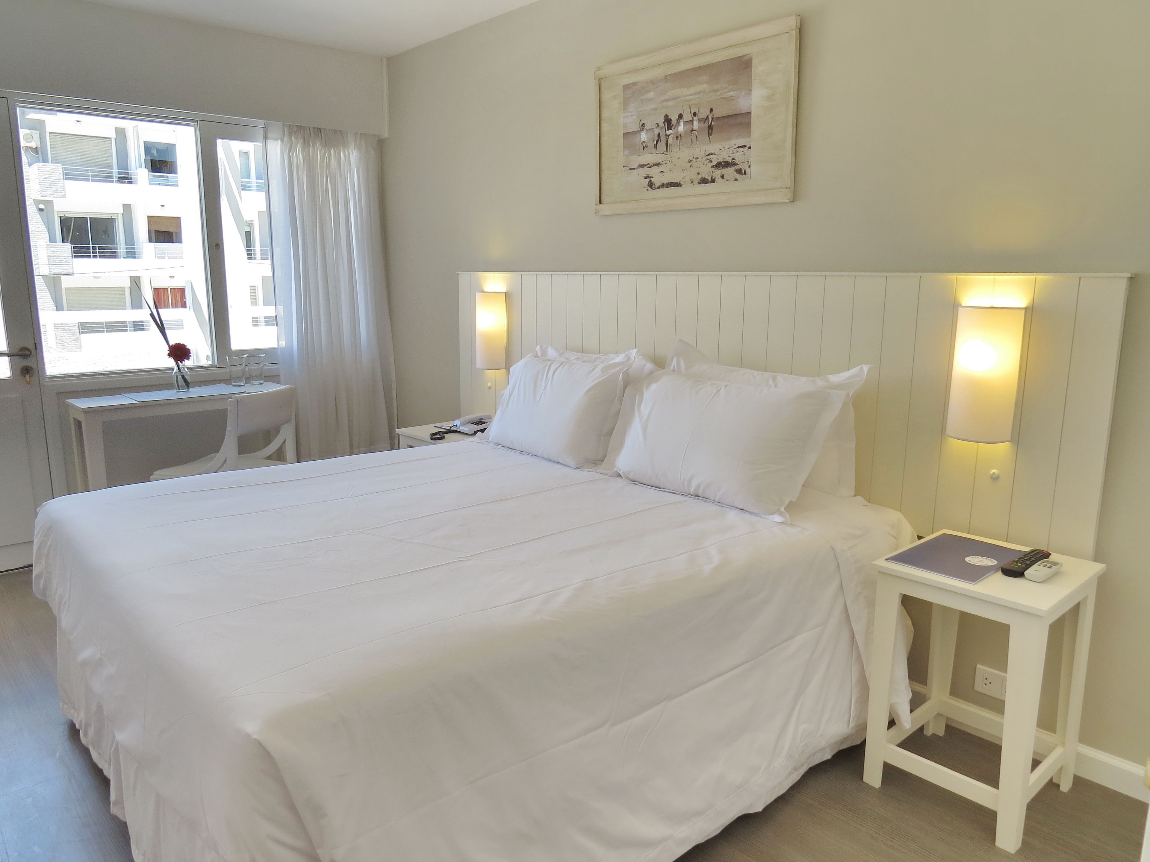 Ropa de cama de alta calidad y minibar 