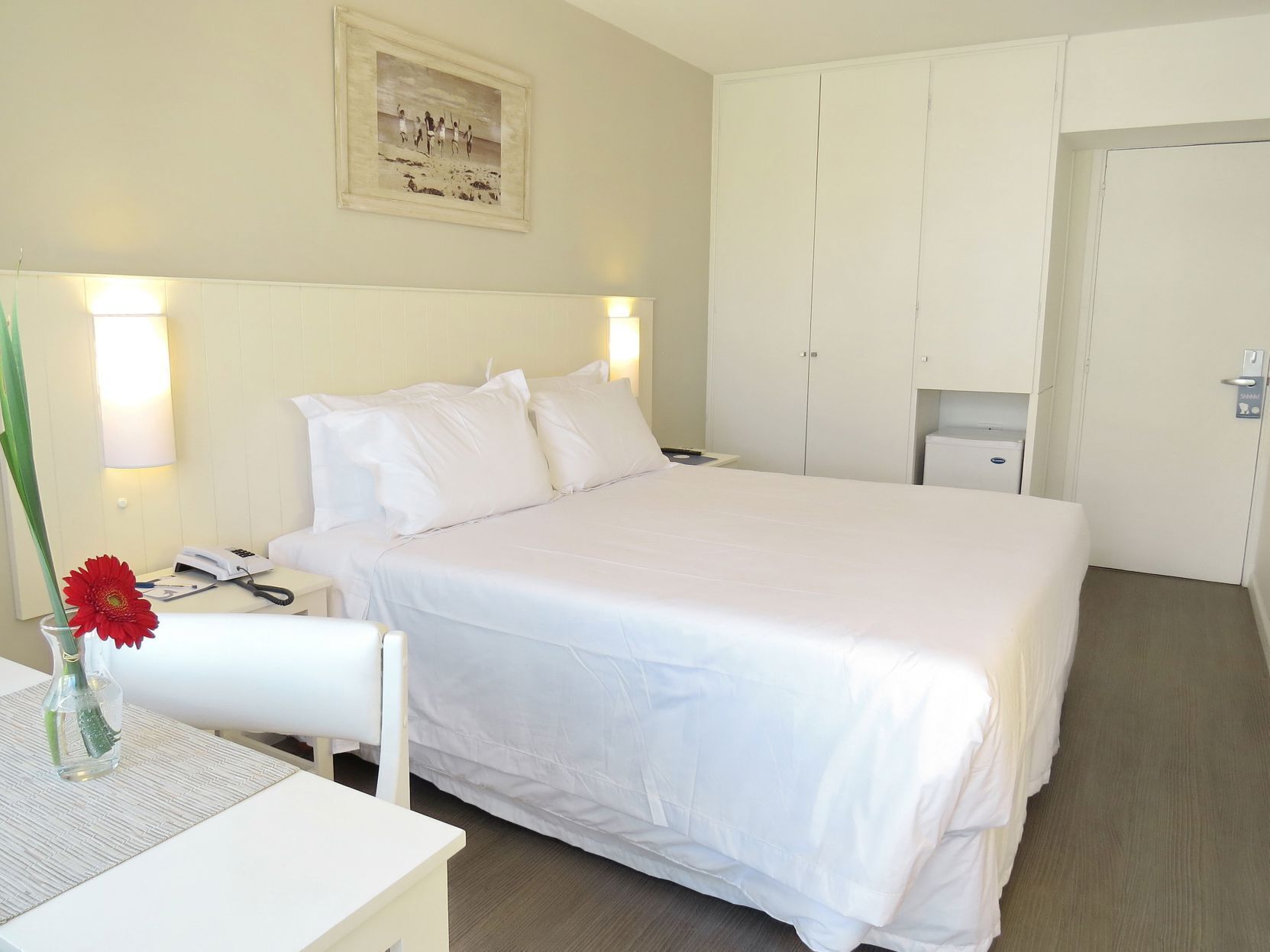 Ropa de cama de alta calidad y minibar 