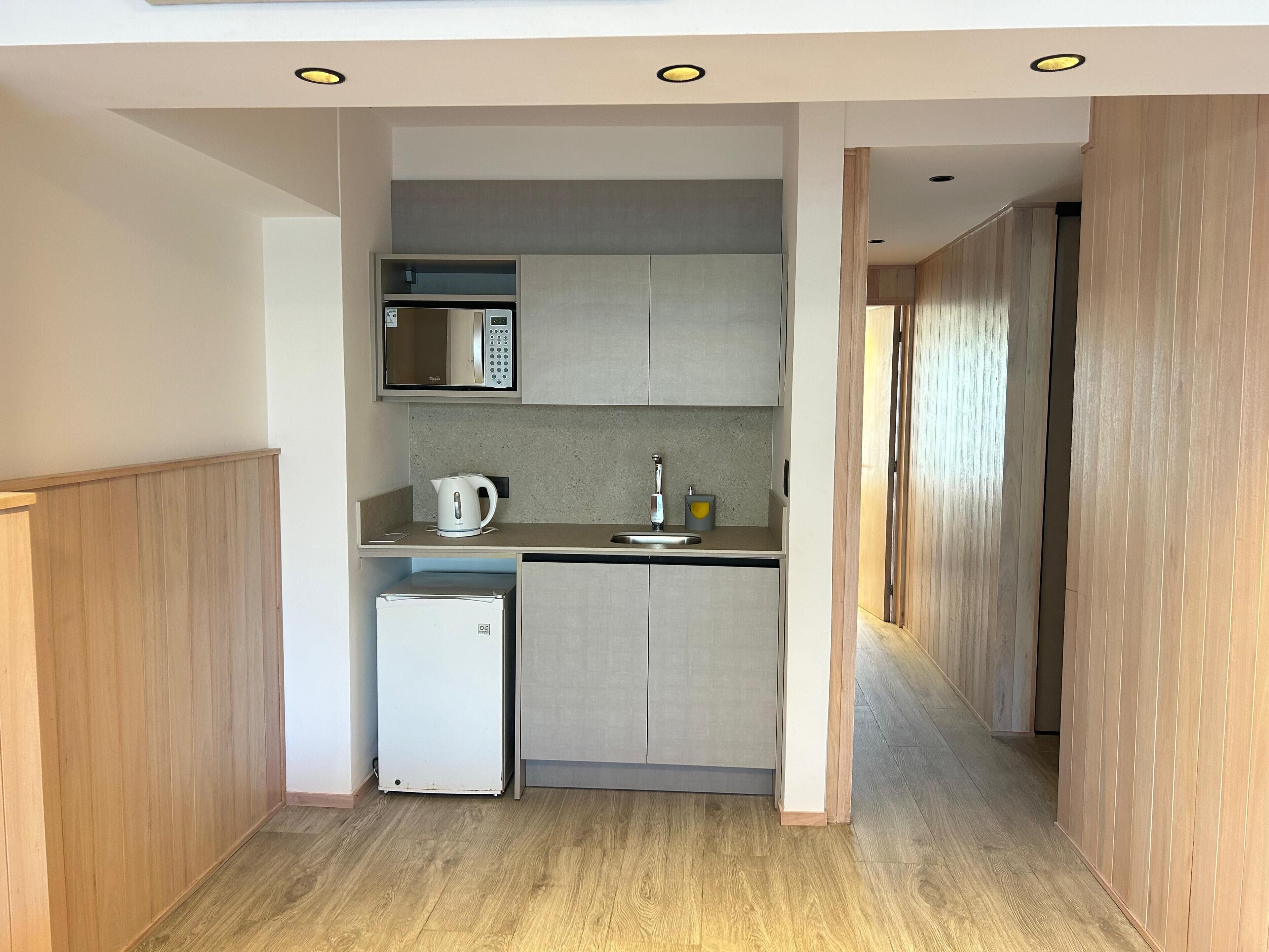 suite | private kitchenette