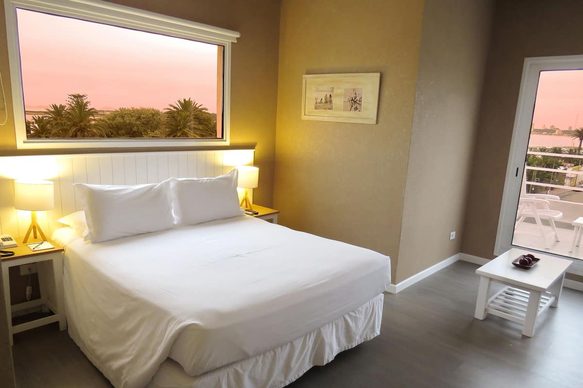 Premium bedding, minibar, in-room safe, blackout curtains