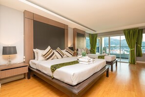Family Room | In-room safe, iron/ironing board, bed sheets - Casa Del M Phuket (Patong)
