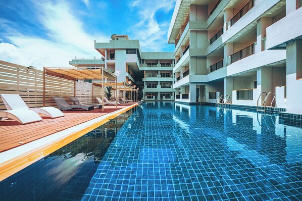 Outdoor pool - Casa Del M Phuket (Patong)