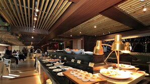 每日付費供應吃到飽自助式早餐