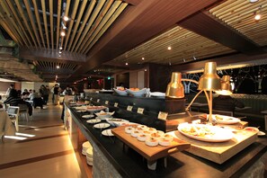 Daily buffet breakfast (TWD 528 per person) - Sun Moon Lake Hotel (Yuchi)