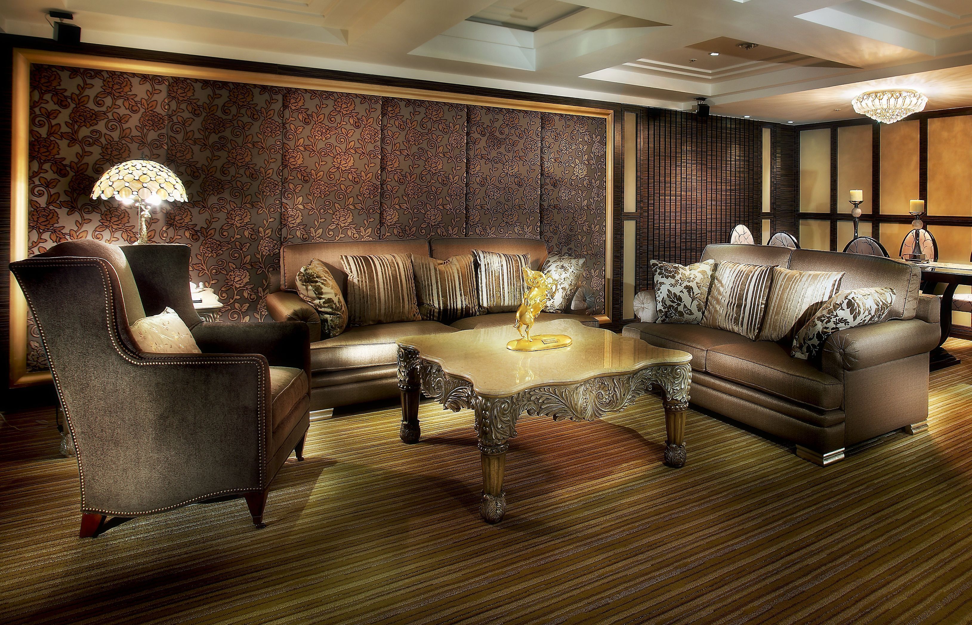 grand suite, 1 king bed, non smoking, lake view | living area | 37-inch flat-screen tv with cable channels, tv