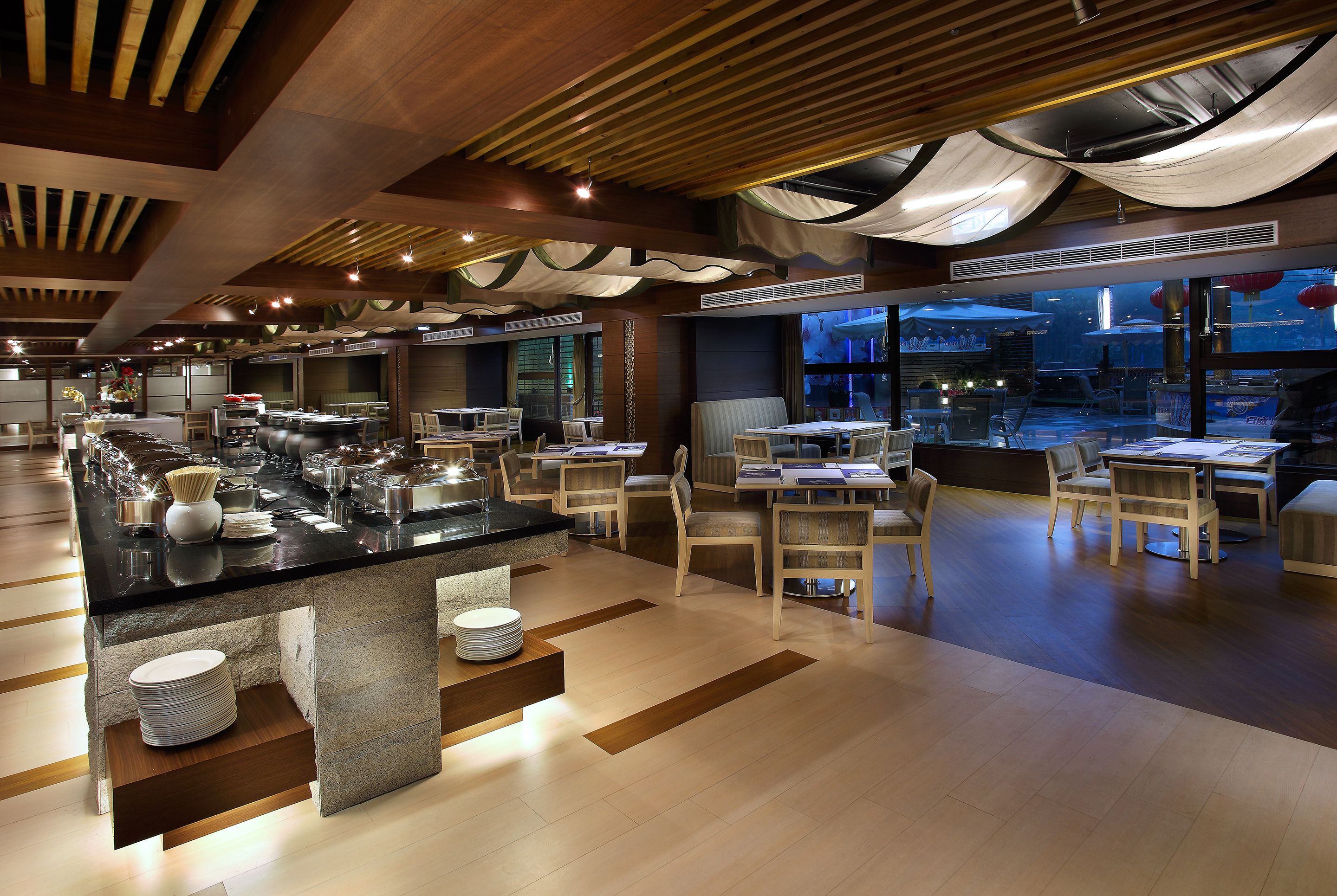 daily buffet breakfast (twd 528 per person)