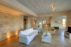 Grand Villa, 3 Bedrooms | Interior