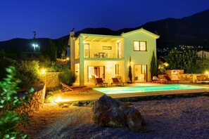 Villa majestueuse, 3 chambres | Terrasse/patio