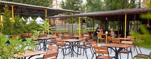 Khu ẩm thực ngoài trời