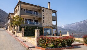 Front of property - Naiades Hotel (Almopia)