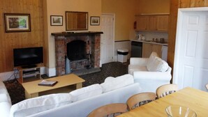 Unclassified image, 3 of 24, button - Hargate Hall (BUXTON)