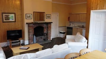 Standard leilighet, 2 soverom | Oppholdsområde | Flatskjerm-TV og DVD-spiller